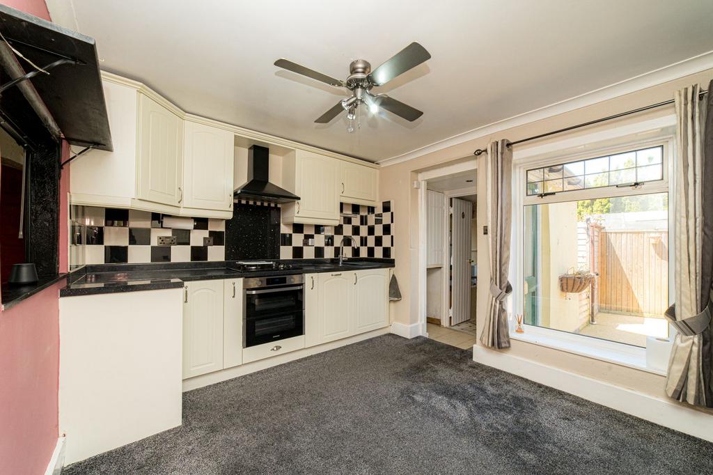 Canterbury Road, Willesborough, TN24 2 bed terraced house £1,000 pcm