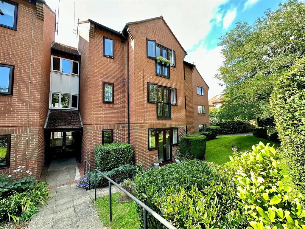 London Road, Uckfield, East Sussex, TN22 1 bed apartment for sale £90,000