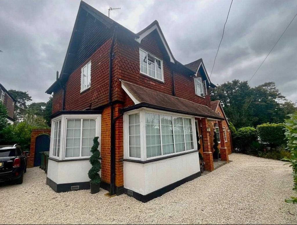 Elstree Road, Bushey Heath, WD23. 4 bed detached house for sale £