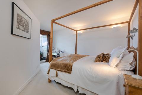 2 bedroom flat for sale, Chart House, 6 Burrells Wharf Square, London