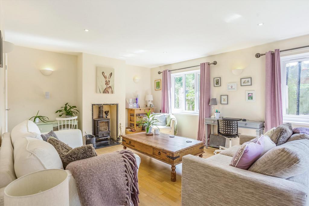 Yew Tree Road, North Waltham, Basingstoke, Hampshire, RG25 4 bed