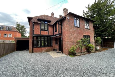 6 bedroom detached house to rent - New Dover Road, Canterbury