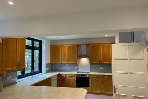 6 bedroom detached house to rent - New Dover Road, Canterbury