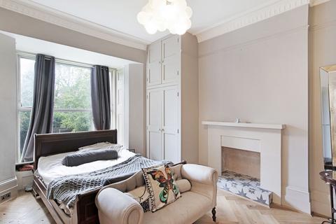 1 bedroom flat for sale - High Road, Buckhurst Hill, IG9