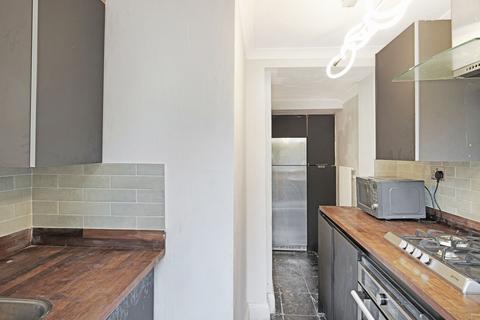 1 bedroom flat for sale, High Road, Buckhurst Hill, IG9