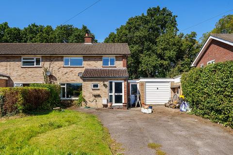 101 Applegarth Avenue, Guildford, GU2 8LT