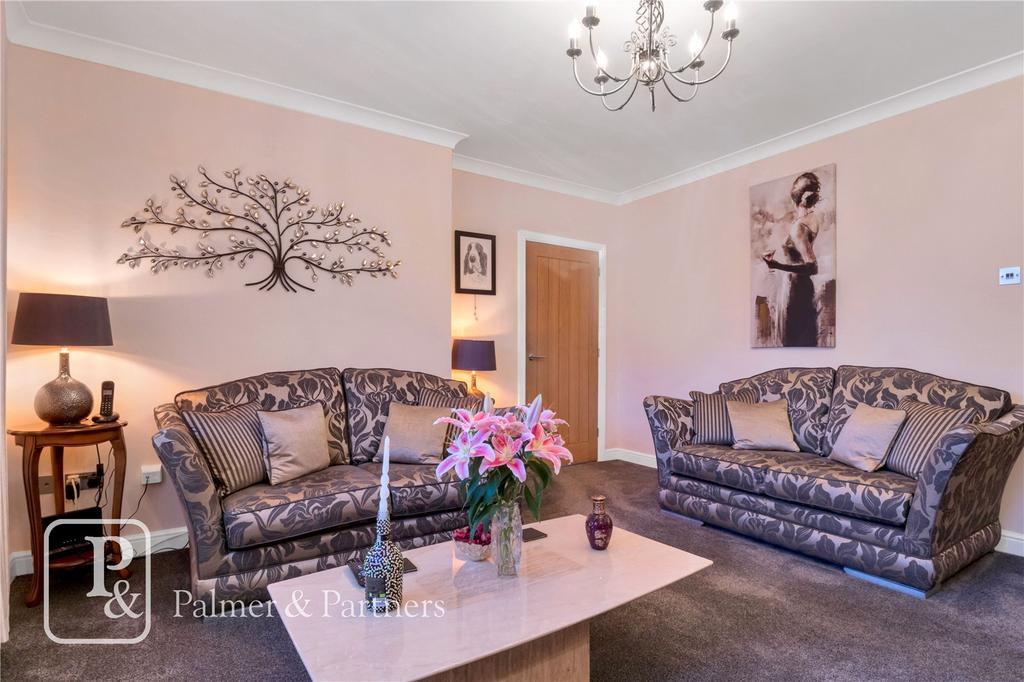 Frating Road, Great Bromley, Colchester, Essex, CO7 2 bed bungalow for