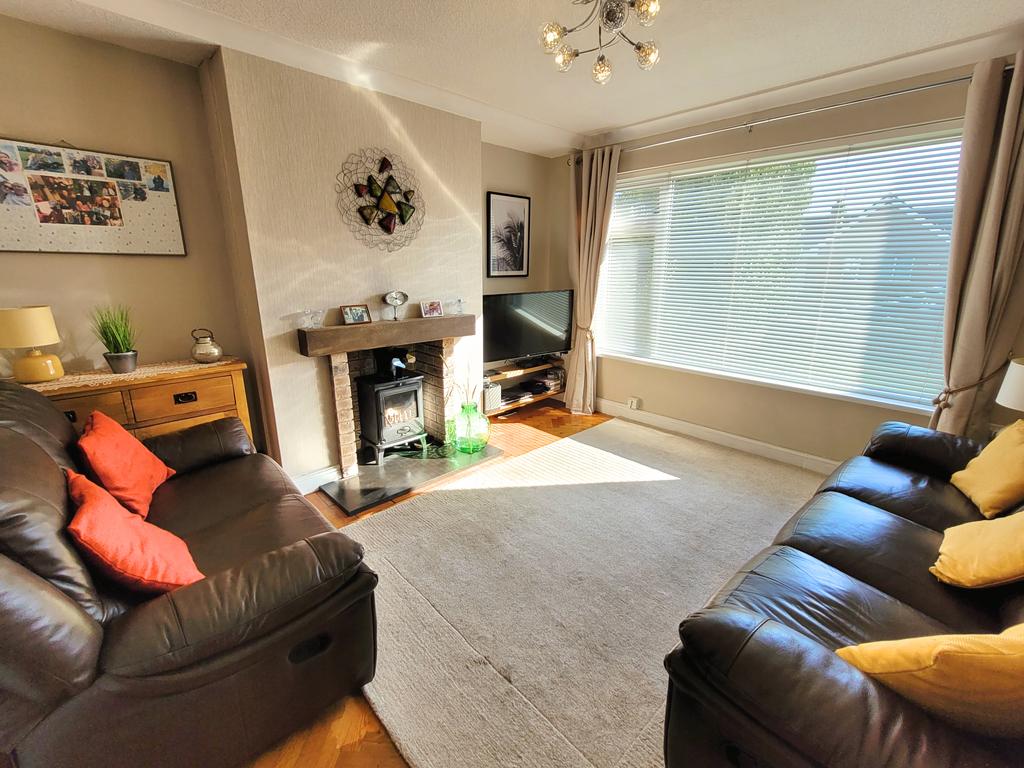 BRYNEGLWYS AVENUE, NEWTON, PORTHCAWL, CF36 5NN 3 bed semidetached