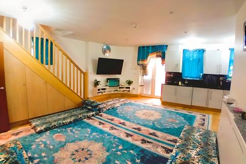 4 bedroom flat for sale, London, NW10