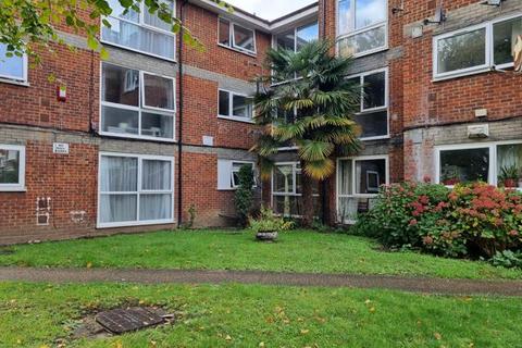 2 bedroom flat to rent, Selkirk Court, Whitley Road, N17 6RF