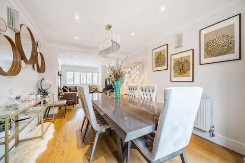 1 Wychwood Close, Edgware, HA8 6TE