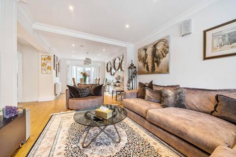 1 Wychwood Close, Edgware, HA8 6TE