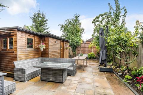 1 Wychwood Close, Edgware, HA8 6TE