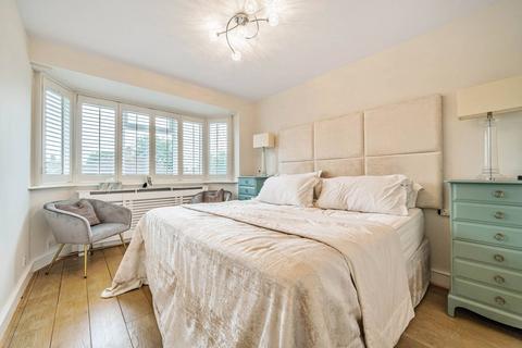 1 Wychwood Close, Edgware, HA8 6TE