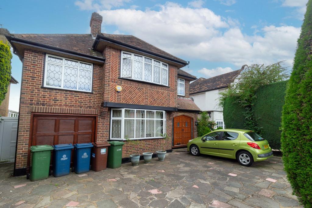 Snaresbrook Drive, Stanmore, HA7 4 bed detached house for sale £1,150,000