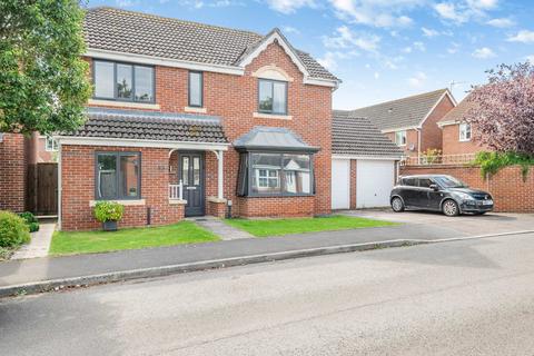 4 bedroom detached house for sale, Cornpoppy Avenue, Monmouth