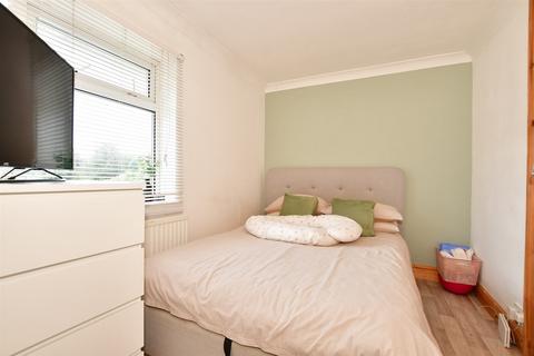 5 Greenfields, Sellindge, Ashford, TN25 6HE