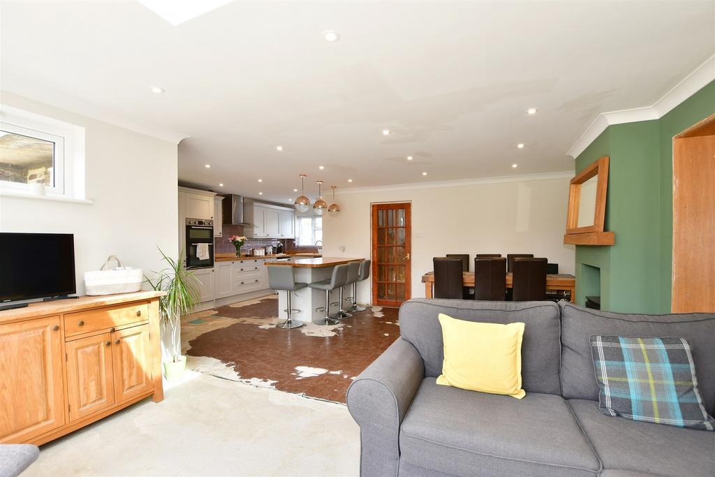 Kitchen/Dining Area