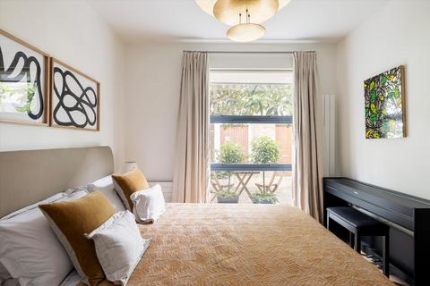 2 bedroom terraced house for sale - Dunworth Mews, London, W11