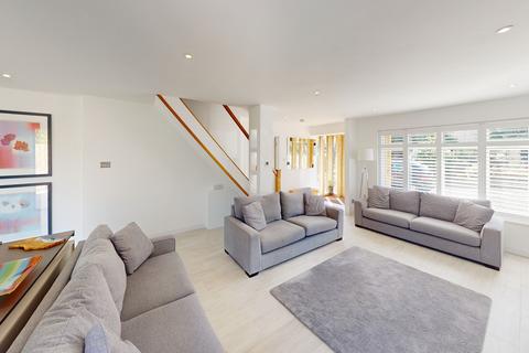 3 bedroom chalet for sale - Solent Drive, Barton On Sea, New Milton, Hampshire. BH25 7AW