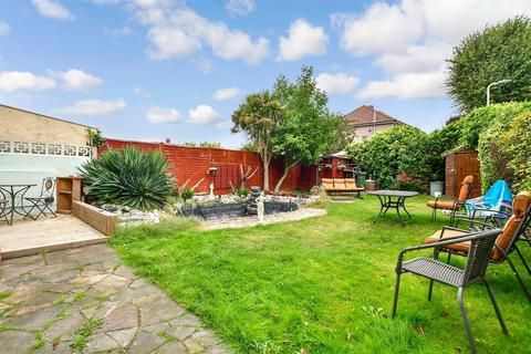5 bedroom semi-detached house for sale, Farm Way, Hornchurch, Essex