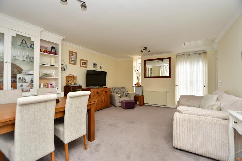 Barham Mews, Teston, Maidstone, Kent 2 Bed Ground Floor Flat For Sale 