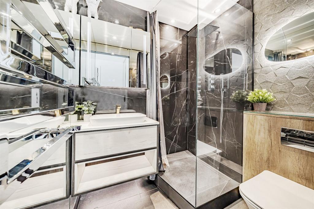 En-suite shower room