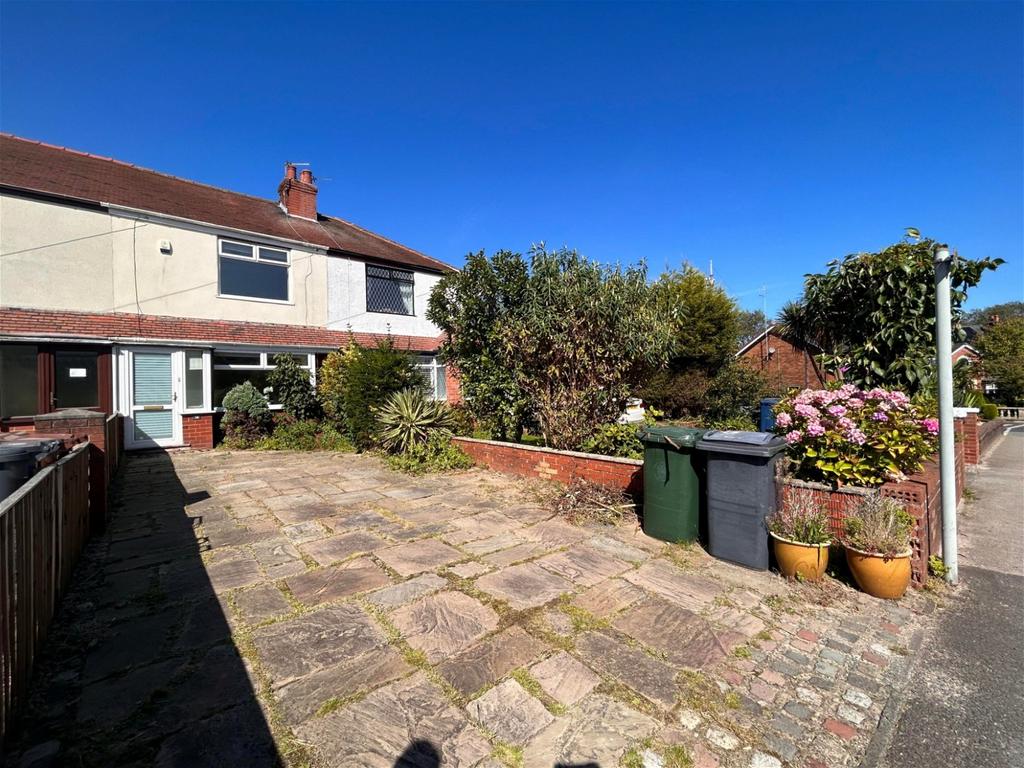 Pimbo Lane, Skelmersdale WN8 2 bed terraced house £795 pcm (£183 pw)