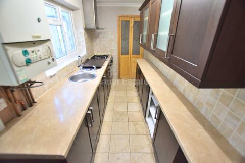 3 bedroom terraced house to rent, Upper Crown Street, Reading