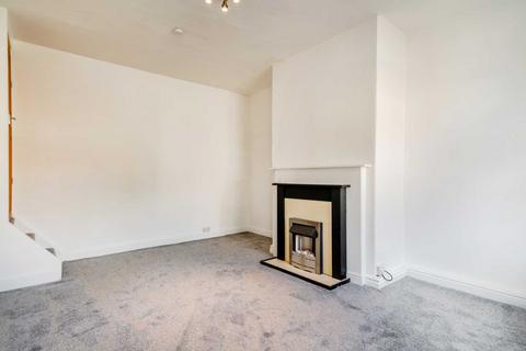 2 bedroom terraced house to rent, Middleton Road, Morley