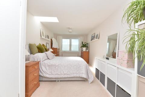 3 bedroom bungalow for sale - Pine Close, Barton on Sea, New Milton, Hampshire, BH25