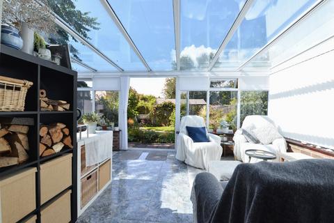 2a Pine Close, Barton On Sea, New Milton, BH25 7NZ