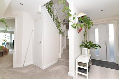 2a Pine Close, Barton On Sea, New Milton, BH25 7NZ