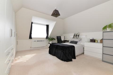 2a Pine Close, Barton On Sea, New Milton, BH25 7NZ