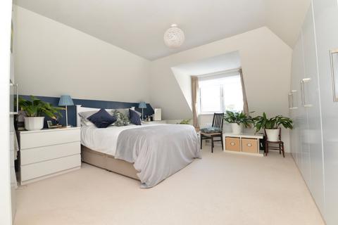 2a Pine Close, Barton On Sea, New Milton, BH25 7NZ