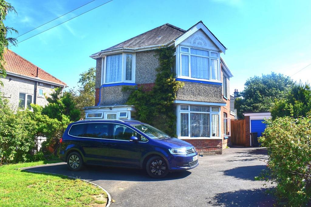 Charminster Road, Bournemouth BH8 3 bed detached house for sale £425,000