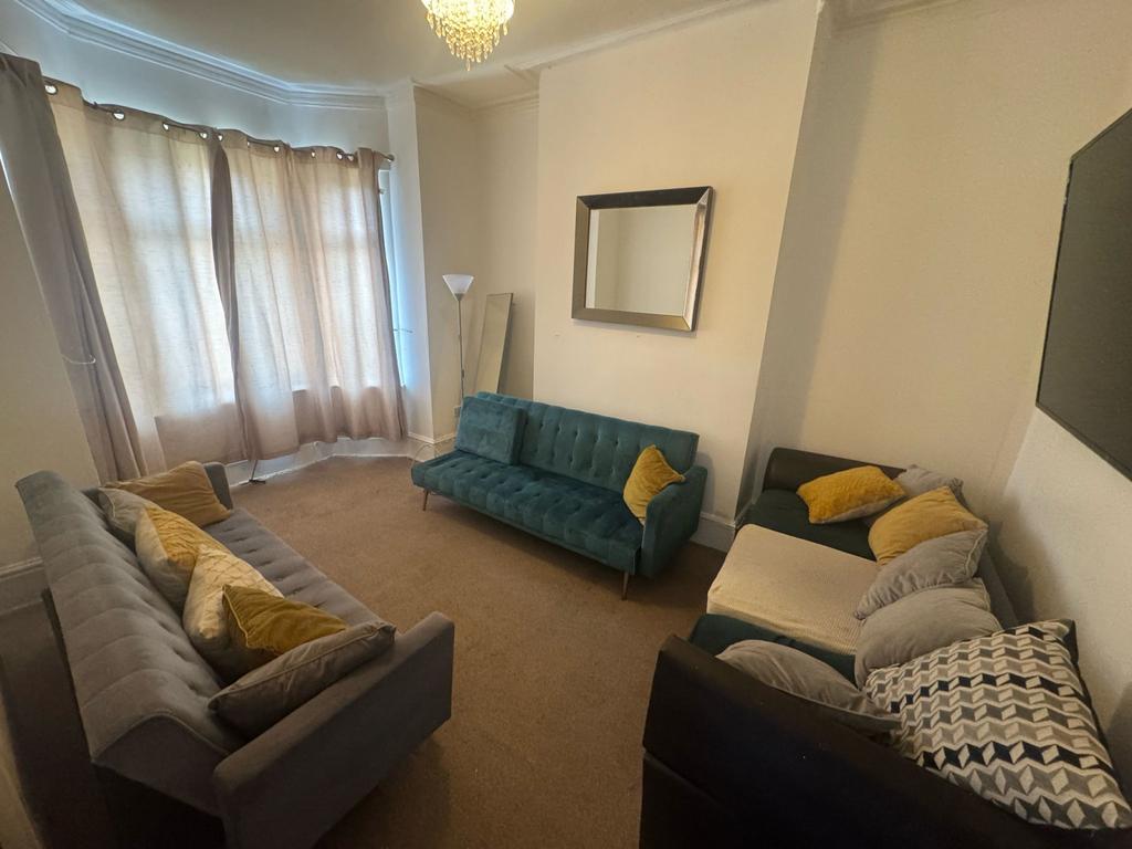 4 bed furnished house