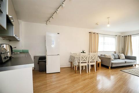 2 bedroom flat for sale, Walnut Tree Close, Guildford, GU1