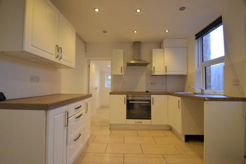 3 bedroom semi-detached house to rent, Faraday Road