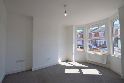 3 bedroom semi-detached house to rent, Faraday Road