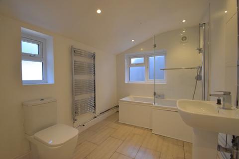 3 bedroom semi-detached house to rent, Faraday Road