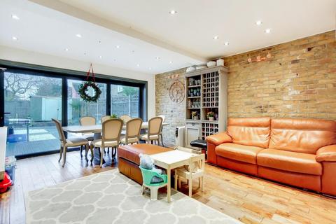 40 Quicks Road, London, SW19 1EY