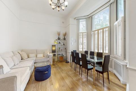 3 bedroom flat to rent, Redcliffe Square, London SW10