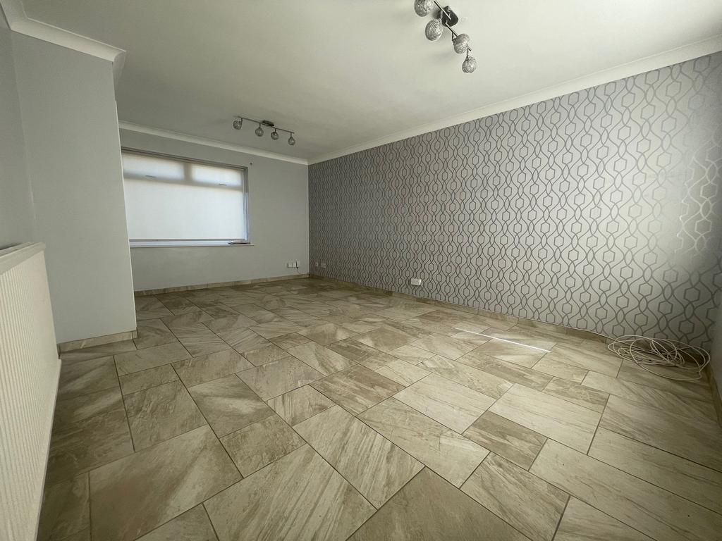 Owl End Walk, Yaxley, PE7 3 bed detached house £1,100 pcm (£254 pw)