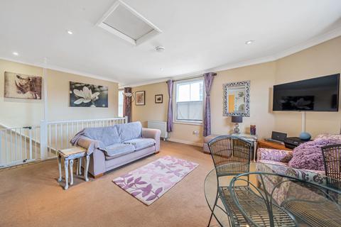 2 bedroom apartment for sale - Market Street, Alton, Hampshire, GU34
