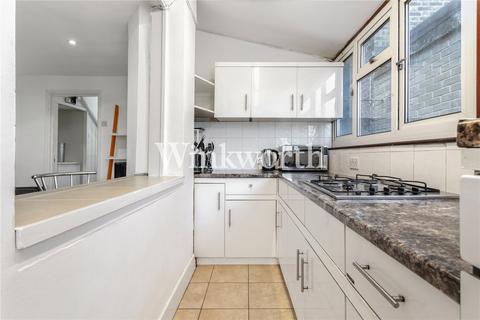 4 bedroom apartment to rent, Falkland Road, London, N8