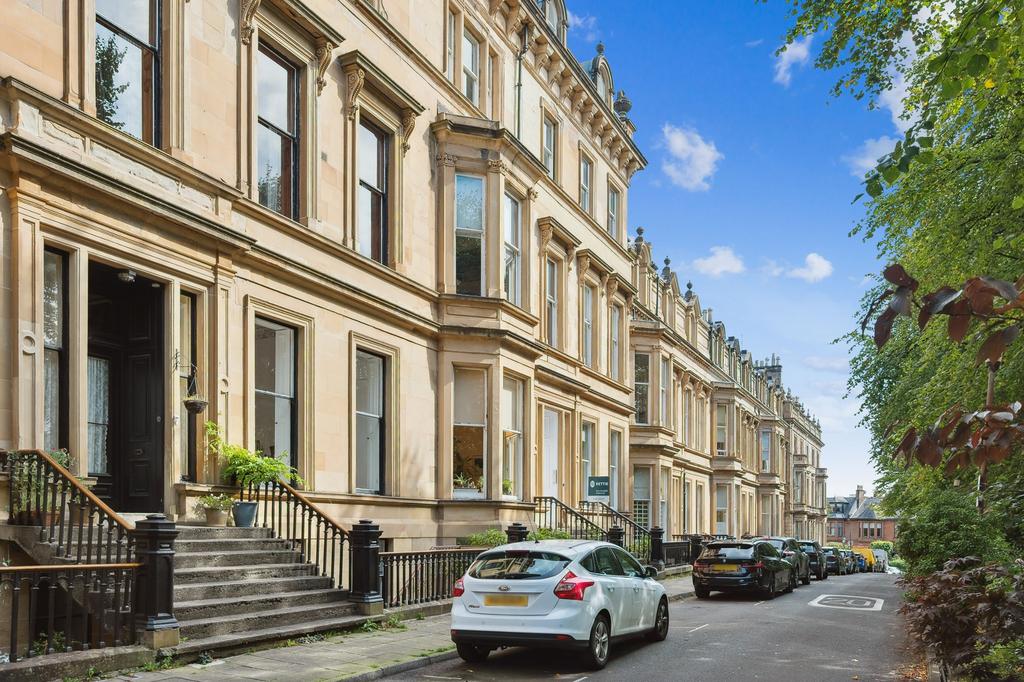 Crown Terrace, Flat 2/1, Dowanhill, Glasgow, G12 9HA 3 bed apartment