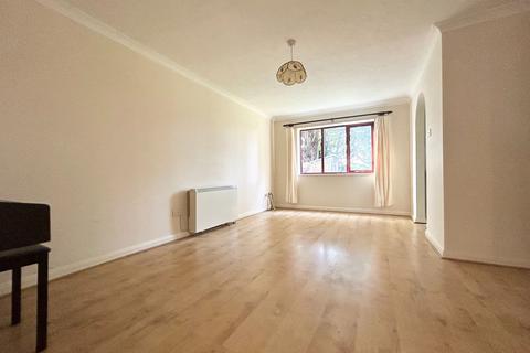 1 bedroom maisonette to rent, Oak Court, Weydon Hill Road, Farnham