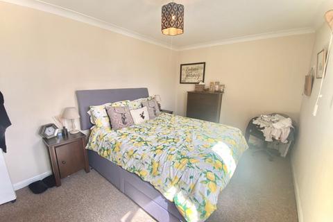 2 bedroom flat to rent, River Meadows, Water Lane