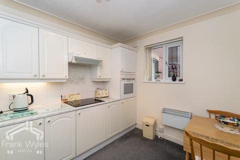 1 bedroom flat for sale, Fairhaven Court, Woodlands Road